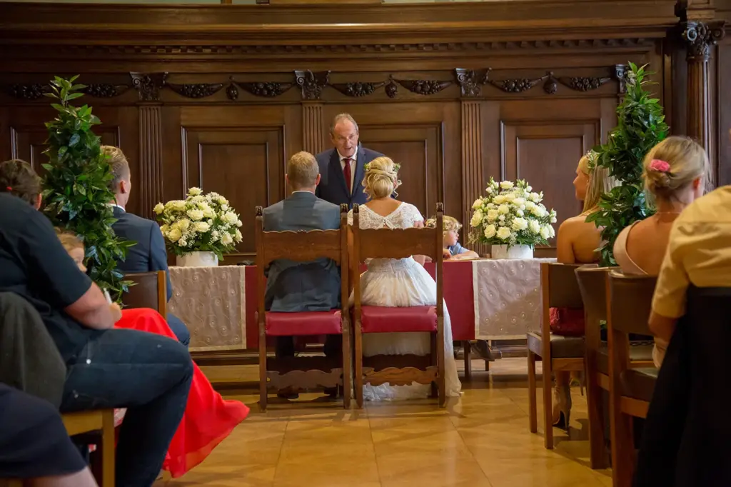 Standesamtliche Trauung im Alten Rathaus Passau mit feierlicher Atmosphäre.